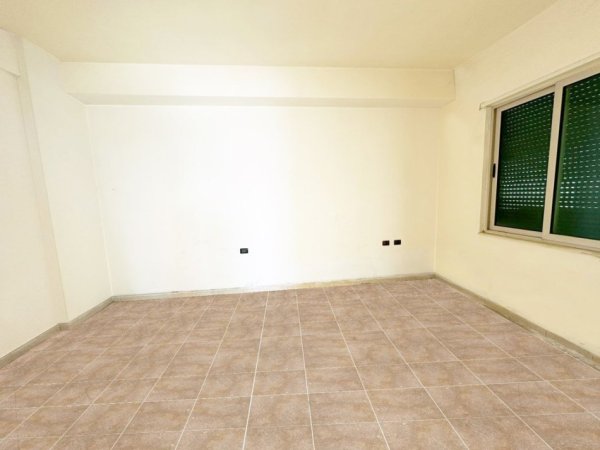 Durres, shitet apartament 2+1+Ballkon Kati 8, 201 m² (Durres)