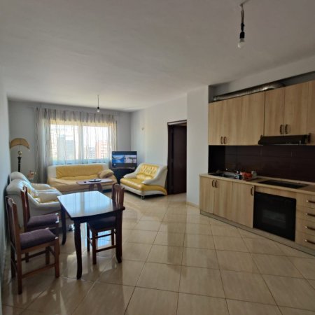 Tirane, jepet me qera apartament 2+1+Ballkon Kati 6, 85 m² 500 € (MINE PEZA)
