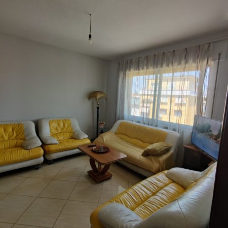 Tirane, jepet me qera apartament 2+1+Ballkon Kati 6, 85 m² 500 € (MINE PEZA)