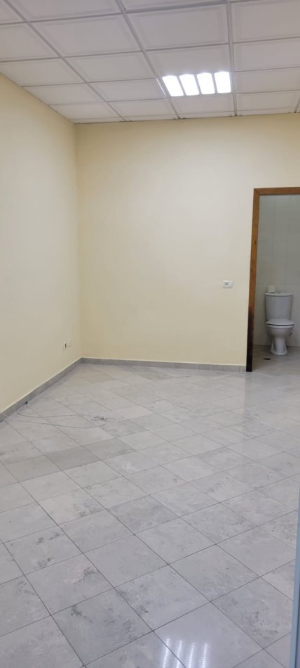 Durres, jepet me qera zyre Kati 0, 20 m² 220 € (Durres)