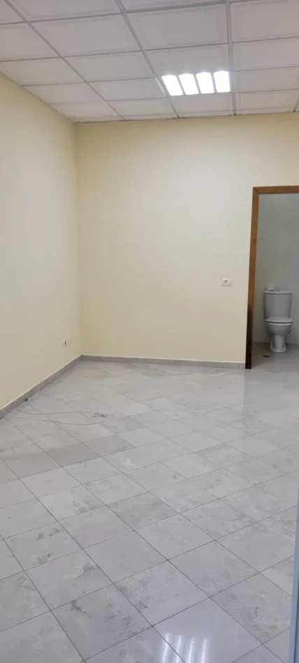 Durres, jepet me qera zyre Kati 0, 20 m² 220 € (Durres)