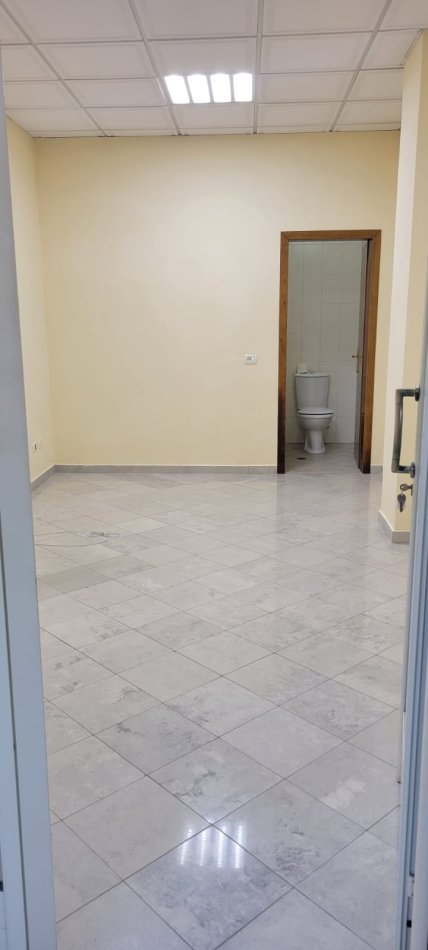 Durres, jepet me qera zyre Kati 0, 20 m² 220 € (Durres)
