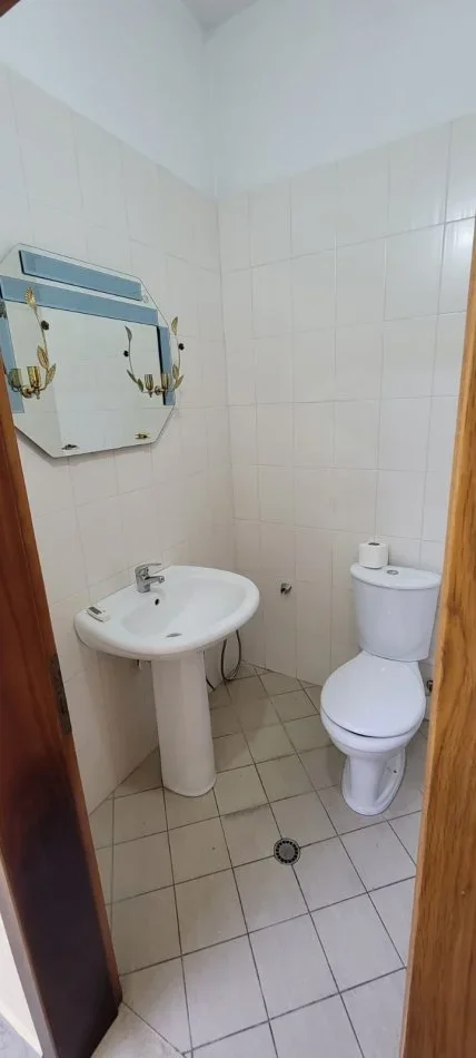 Durres, jepet me qera zyre Kati 0, 20 m² 220 € (Durres)