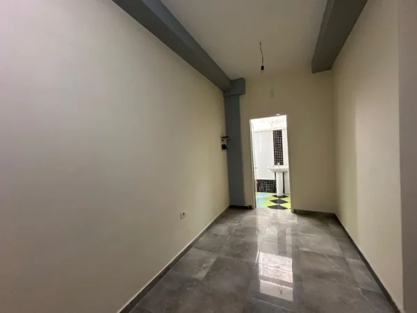 Shitet dhe Jepet me Qira Ambient Biznesi tek Liqeni i Thatë  950 € !