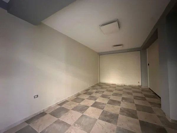 Shitet dhe Jepet me Qira Ambient Biznesi tek Liqeni i Thatë  950 € !