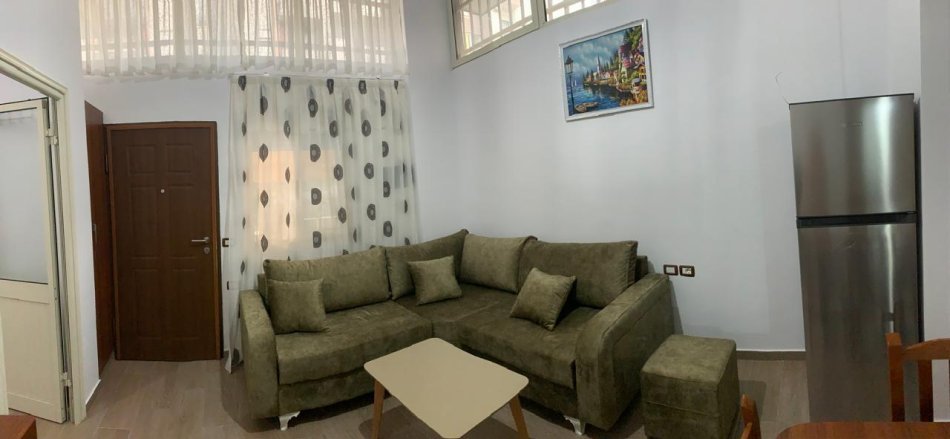 Tirane, jepet me qera apartament 1+1 Kati 1, 40 m² 349 € (5 Maji)