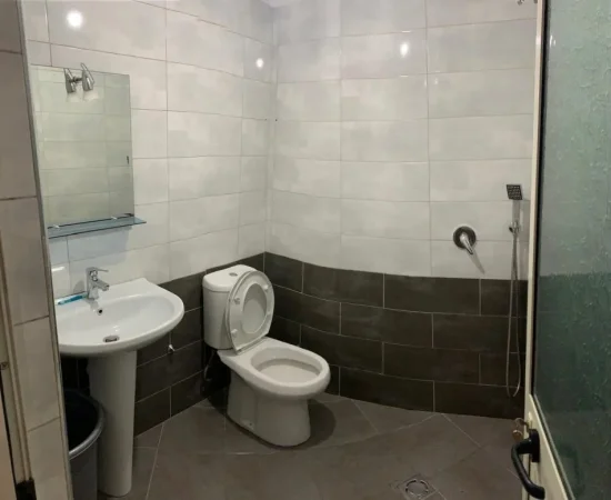 Tirane, jepet me qera apartament 1+1 Kati 1, 40 m² 349 € (5 Maji)
