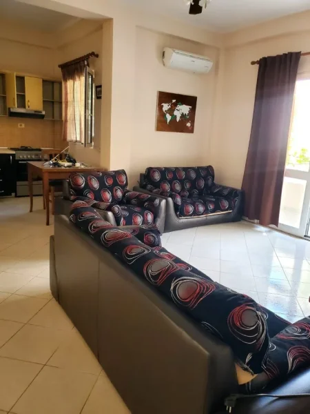 Tirane, jepet me qera apartament 3+1+Ballkon Kati 3, 150 m² 500 € (SELITE)