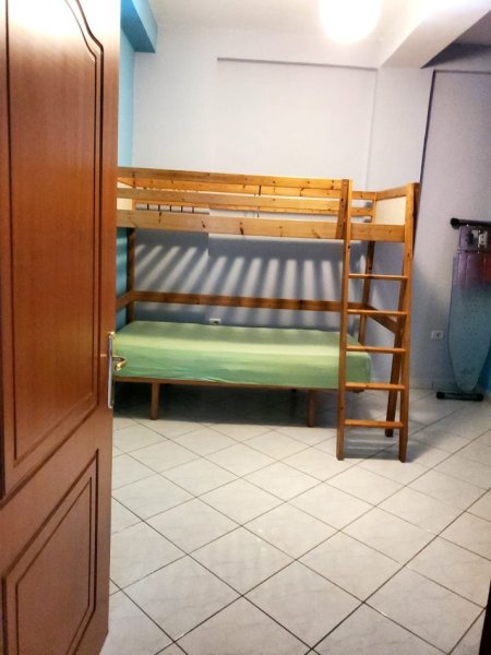 Tirane, jepet me qera apartament 3+1+Ballkon Kati 3, 150 m² 500 € (SELITE)