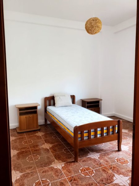 Tirane, jepet me qera apartament 3+1+Ballkon Kati 3, 150 m² 500 € (SELITE)