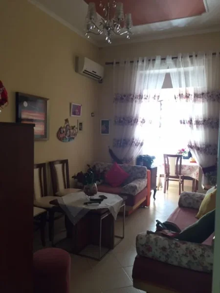 Tirane, shes apartament 1+1 Kati 4, 73 m² (Shallvaret)