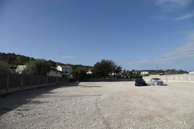 Tirane, jepet me qera Kati 0, 280 m² 500 € (yzberisht)