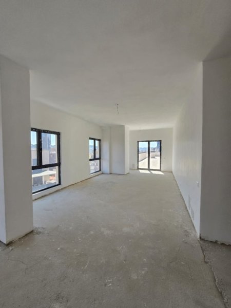 Tirane, shitet apartament 3+1 , 206 m² (Pazri i Ri)