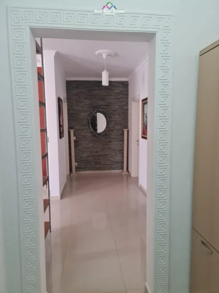 Tirane, jepet me qera apartament 2+1 Kati 2, 128 m² 800 € (kopshti botanik)