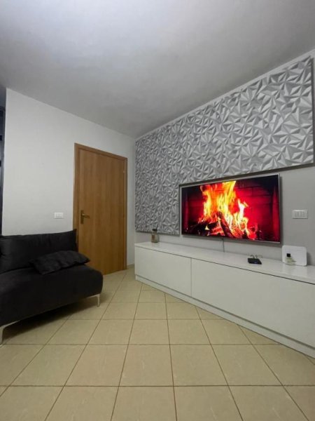Tirane, jepet me qera apartament 2+1+Ballkon Kati 5, 80 m² 600 € (Stacioni i trenit)