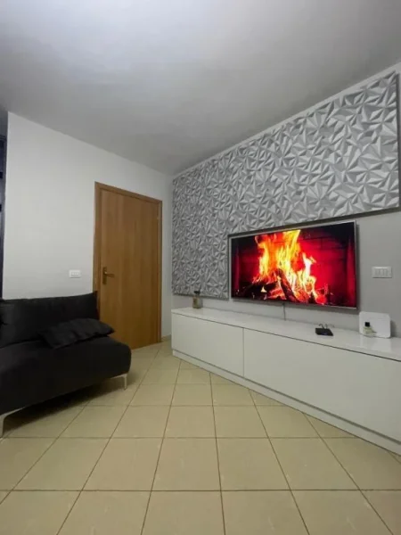 Tirane, jepet me qera apartament 2+1+Ballkon Kati 5, 80 m² 600 € (Stacioni i trenit)