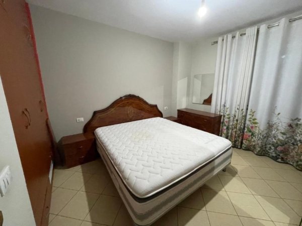 Tirane, jepet me qera apartament 2+1+Ballkon Kati 5, 80 m² 600 € (Stacioni i trenit)