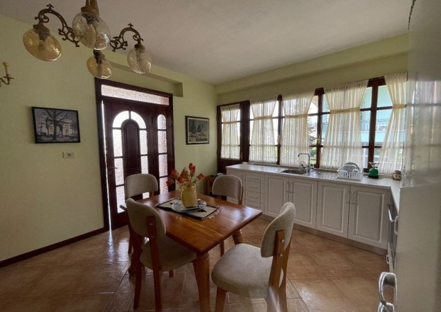 Tirane, jepet me qera shtepi 2+1+Ballkon Kati 2, 100 m² 350 € (Kodra e Priftit , prane shkolles mrekullia)