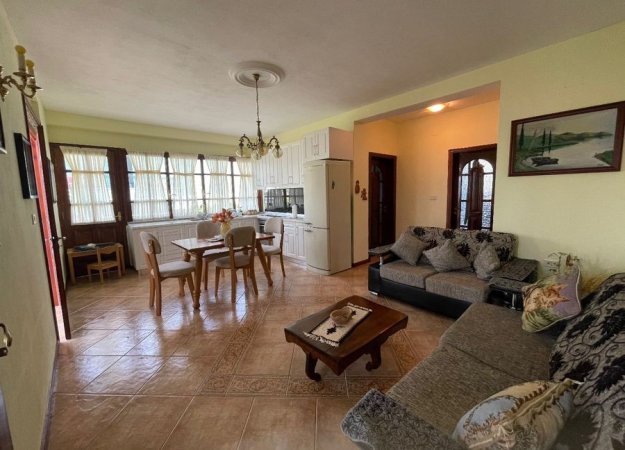 Tirane, jepet me qera shtepi 2+1+Ballkon Kati 2, 100 m² 350 € (Kodra e Priftit , prane shkolles mrekullia)