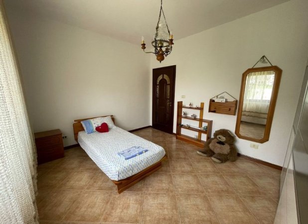 Tirane, jepet me qera shtepi 2+1+Ballkon Kati 2, 100 m² 350 € (Kodra e Priftit , prane shkolles mrekullia)