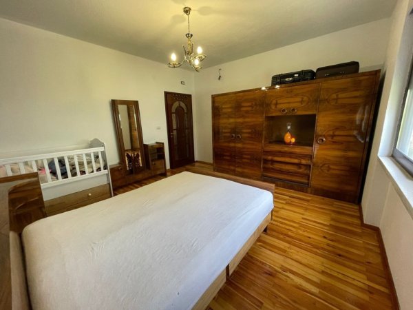 Tirane, jepet me qera shtepi 2+1+Ballkon Kati 2, 100 m² 350 € (Kodra e Priftit , prane shkolles mrekullia)