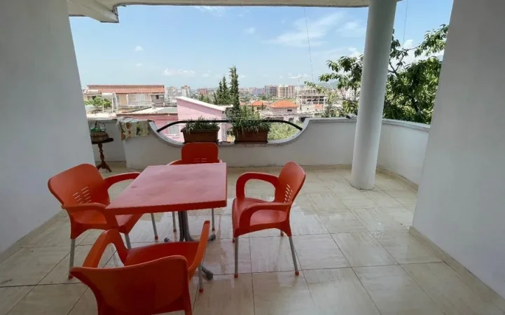 Tirane, jepet me qera shtepi 2+1+Ballkon Kati 2, 100 m² 350 € (Kodra e Priftit , prane shkolles mrekullia)