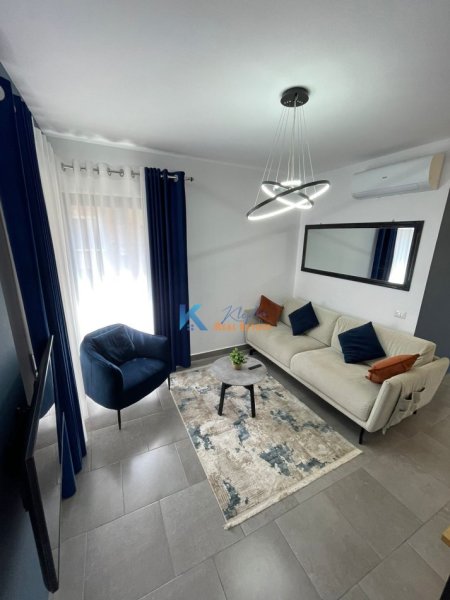 Tirane, jepet me qera apartament 1+1 Kati 2, 60 m² 650 € (21 Dhjetori, afer hotel Mondial)