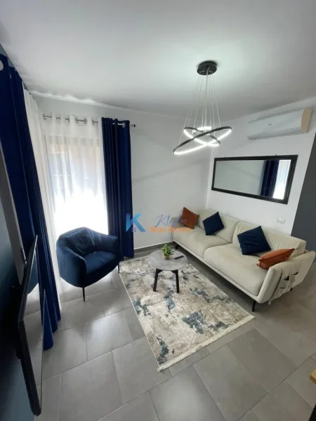 Tirane, jepet me qera apartament 1+1 Kati 2, 60 m² 650 € (21 Dhjetori, afer hotel Mondial)
