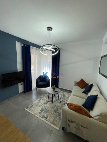 Tirane, jepet me qera apartament 1+1 Kati 2, 60 m² 650 € (21 Dhjetori, afer hotel Mondial)