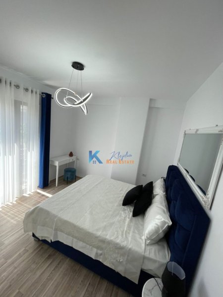 Tirane, jepet me qera apartament 1+1 Kati 2, 60 m² 650 € (21 Dhjetori, afer hotel Mondial)