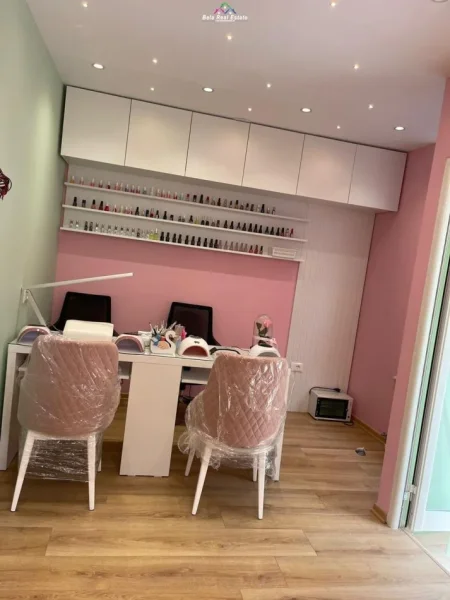 Tirane, jepet me qera dyqan Kati 1, 40 m² 300 € (qytet studenti)