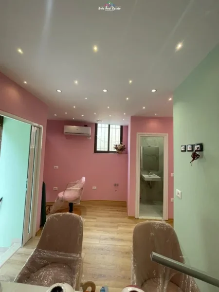 Tirane, jepet me qera dyqan Kati 1, 40 m² 300 € (qytet studenti)