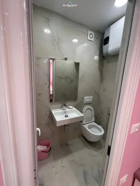 Tirane, jepet me qera dyqan Kati 1, 40 m² 300 € (qytet studenti)