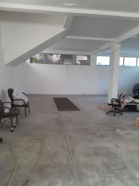 Tirane, jepet me qera ambjent biznesi Kati 0, 150 m² 800 € (rruga bardhyl)