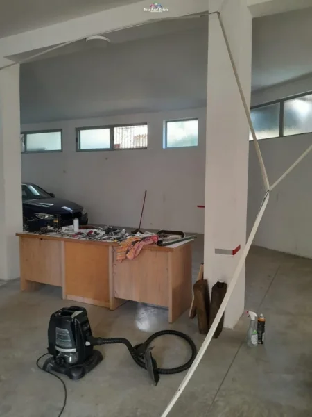 Tirane, jepet me qera ambjent biznesi Kati 0, 150 m² 800 € (rruga bardhyl)