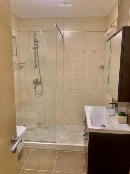 Tirane, jepet me qera apartament 2+1 Kati 5, 80 m² 550 €