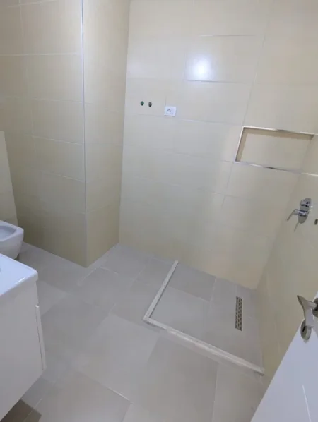 Tirane, jepet me qera apartament 2+1 Kati 2, 114 m² 600 € (ALI DEMI)