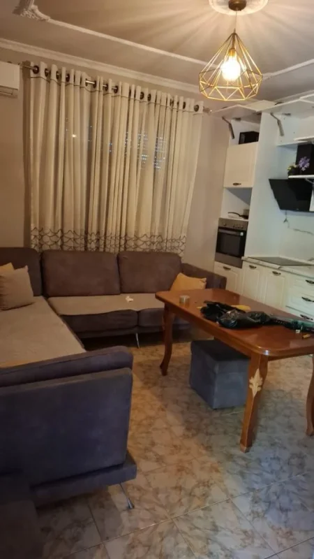 Tirane, jepet me qera apartament 2+1 Kati 1, 180 m² 450 € (Allias)