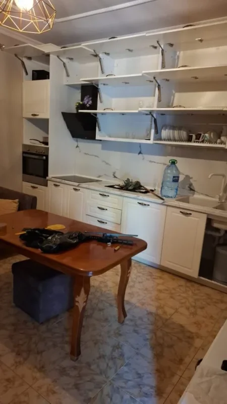 Tirane, jepet me qera apartament 2+1 Kati 1, 180 m² 450 € (Allias)