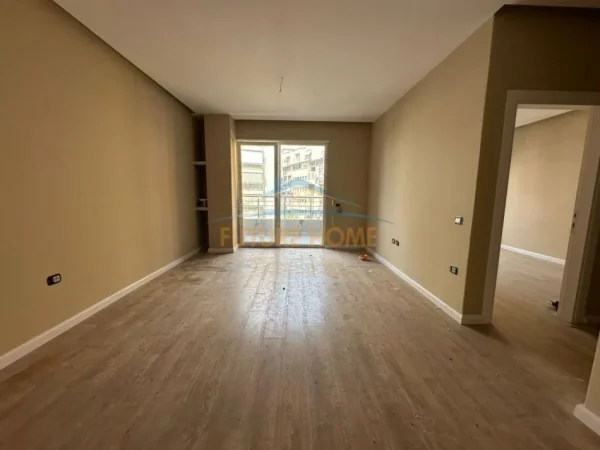Tirane, jepet me qera zyre Kati 3, 63 m² 600 € (KOMUNA E PARISIT)
