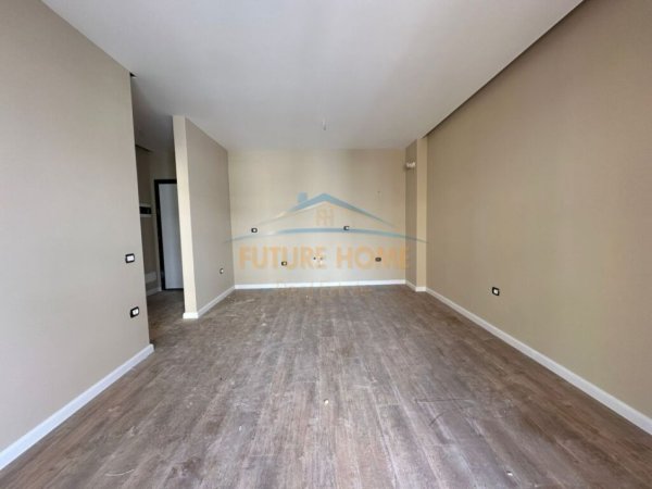 Tirane, jepet me qera zyre Kati 3, 63 m² 600 € (KOMUNA E PARISIT)