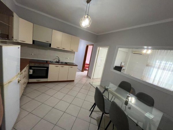 Tirane, jepet me qera apartament 2+1 Kati 10, 87 m² 550 € (Komuna e parisit)