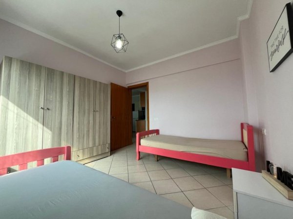 Tirane, jepet me qera apartament 2+1 Kati 10, 87 m² 550 € (Komuna e parisit)