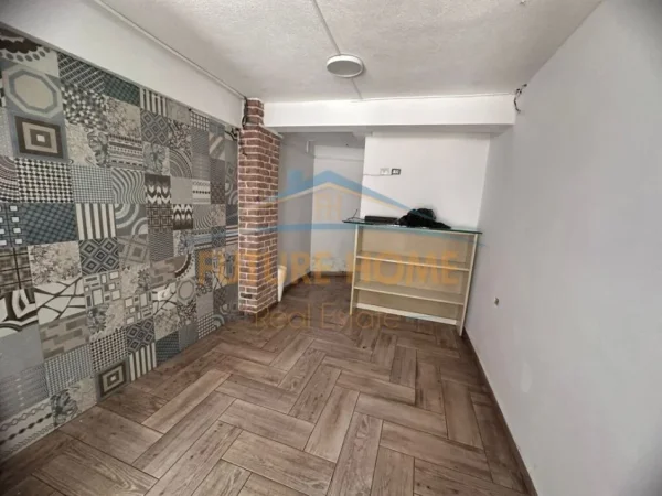 Tirane, jepet me qera ambjent biznesi Kati 0, 40 m² 600 € (Ruga e Durresit)
