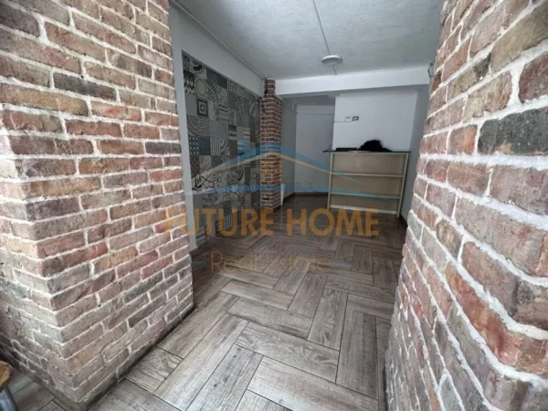 Tirane, jepet me qera ambjent biznesi Kati 0, 40 m² 600 € (Ruga e Durresit)