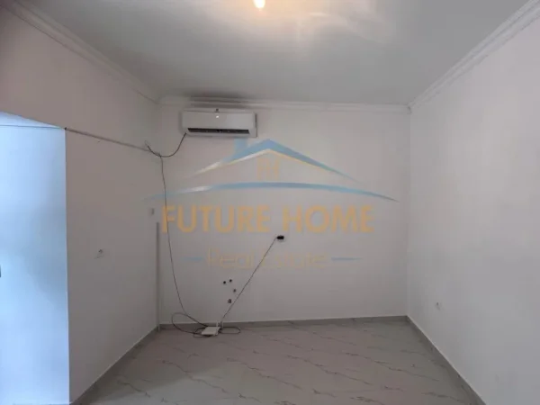 Tirane, jepet me qera ambjent biznesi Kati 0, 27 m² 300 € (Rruga e Durresit)