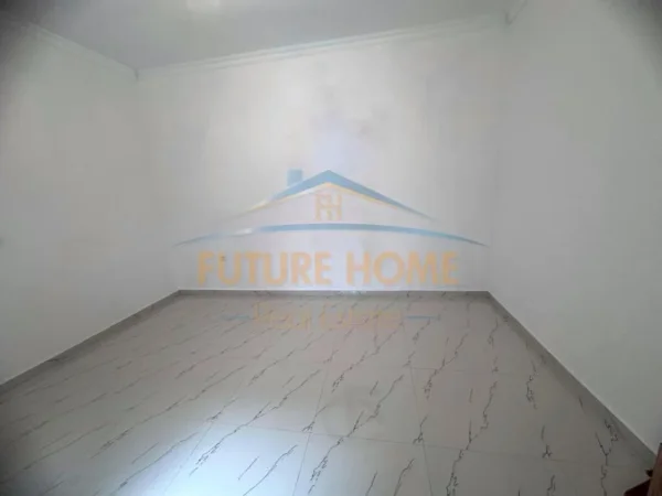 Tirane, jepet me qera ambjent biznesi Kati 0, 27 m² 300 € (Rruga e Durresit)