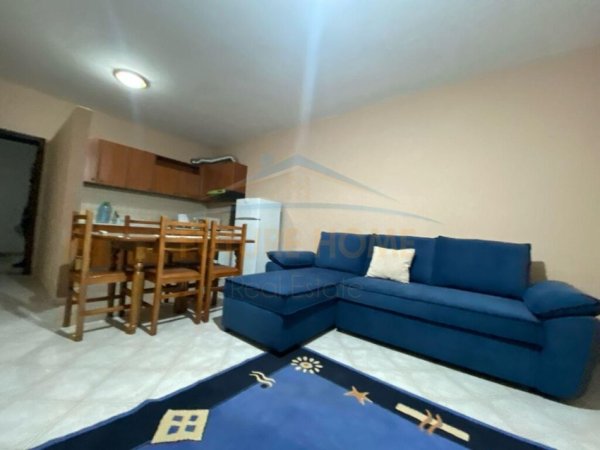 Durres Plazh, jepet me qera apartament 1+1+Ballkon Kati 5, 70 m² 300 € (Pavarsia)