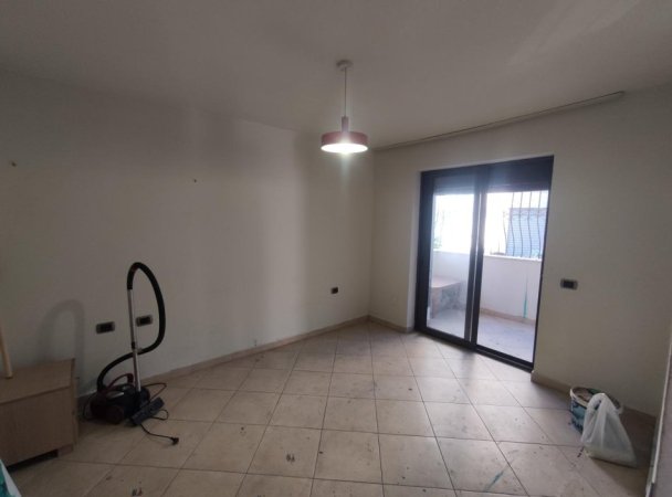 Tirane, jepet me qera apartament 2+1+Ballkon Kati 1, 78 m² 400 € (brryli)
