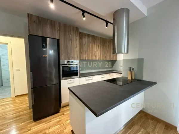 Tirane, jepet me qera apartament 2+1 Kati 6, 95 m² 700 € (Ali dem)